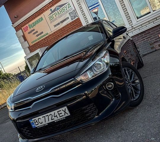 Чорний Кіа Ріо, об'ємом двигуна 1.37 л та пробігом 67 тис. км за 14999 $, фото 3 на Automoto.ua