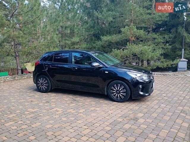 Чорний Кіа Ріо, об'ємом двигуна 1.37 л та пробігом 63 тис. км за 13150 $, фото 3 на Automoto.ua