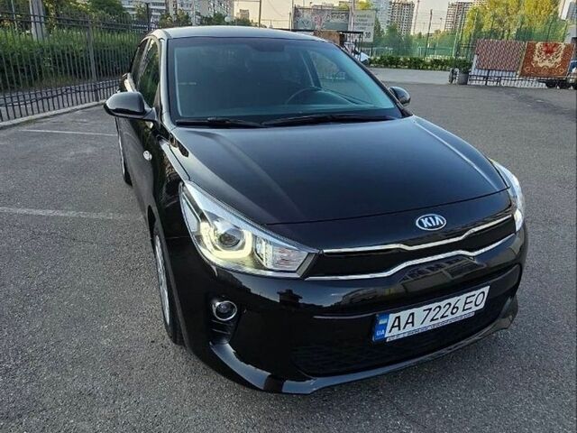 Чорний Кіа Ріо, об'ємом двигуна 1.4 л та пробігом 8 тис. км за 13999 $, фото 2 на Automoto.ua