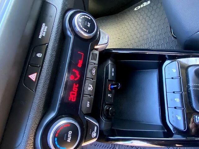 Чорний Кіа Ріо, об'ємом двигуна 1.4 л та пробігом 89 тис. км за 12700 $, фото 8 на Automoto.ua