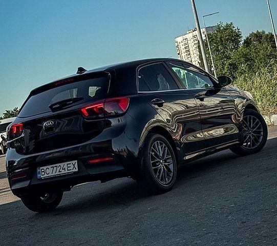 Чорний Кіа Ріо, об'ємом двигуна 1.37 л та пробігом 67 тис. км за 14999 $, фото 8 на Automoto.ua