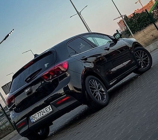 Чорний Кіа Ріо, об'ємом двигуна 1.37 л та пробігом 67 тис. км за 14750 $, фото 8 на Automoto.ua