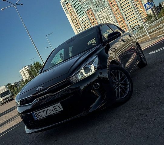 Чорний Кіа Ріо, об'ємом двигуна 1.37 л та пробігом 67 тис. км за 14999 $, фото 1 на Automoto.ua