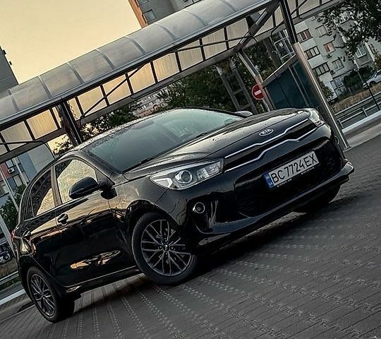 Чорний Кіа Ріо, об'ємом двигуна 1.37 л та пробігом 67 тис. км за 14750 $, фото 4 на Automoto.ua