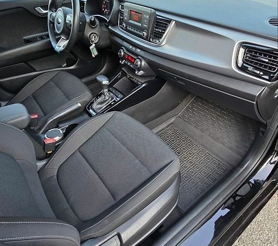 Черный Киа Рио, объемом двигателя 1.4 л и пробегом 6 тыс. км за 15300 $, фото 22 на Automoto.ua