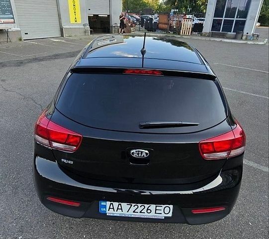 Черный Киа Рио, объемом двигателя 1.4 л и пробегом 6 тыс. км за 15300 $, фото 10 на Automoto.ua