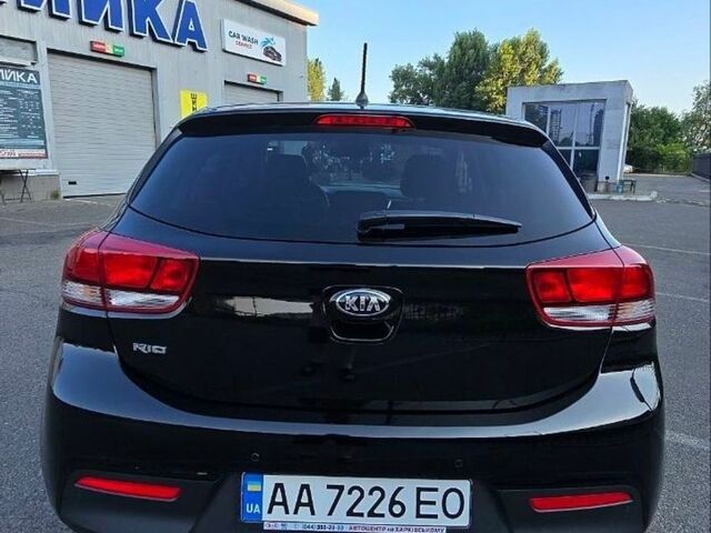 Чорний Кіа Ріо, об'ємом двигуна 1.4 л та пробігом 8 тис. км за 13999 $, фото 11 на Automoto.ua