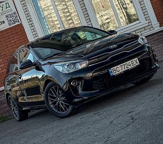 Чорний Кіа Ріо, об'ємом двигуна 1.37 л та пробігом 67 тис. км за 14999 $, фото 5 на Automoto.ua