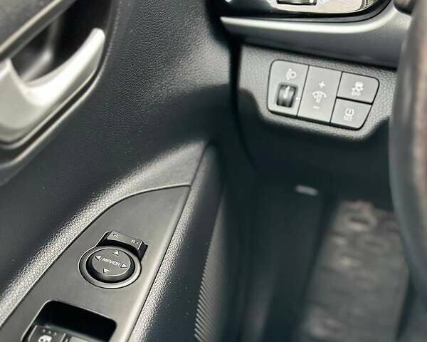 Черный Киа Рио, объемом двигателя 1.2 л и пробегом 79 тыс. км за 10100 $, фото 26 на Automoto.ua