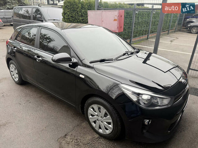 Чорний Кіа Ріо, об'ємом двигуна 1.37 л та пробігом 99 тис. км за 14500 $, фото 2 на Automoto.ua