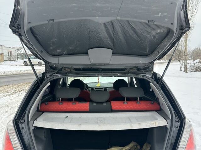 Черный Киа Рио, объемом двигателя 1.4 л и пробегом 178 тыс. км за 2100 $, фото 4 на Automoto.ua