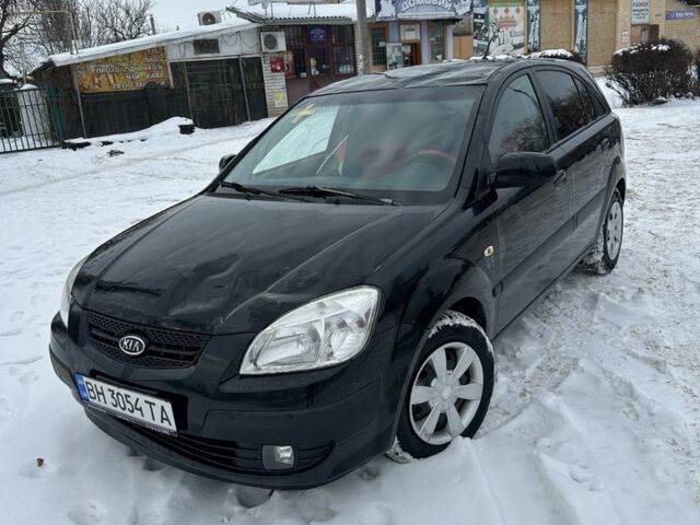 Черный Киа Рио, объемом двигателя 1.4 л и пробегом 178 тыс. км за 2100 $, фото 1 на Automoto.ua