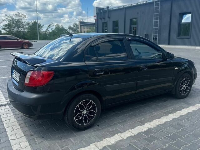 Чорний Кіа Ріо, об'ємом двигуна 1.4 л та пробігом 213 тис. км за 5100 $, фото 2 на Automoto.ua
