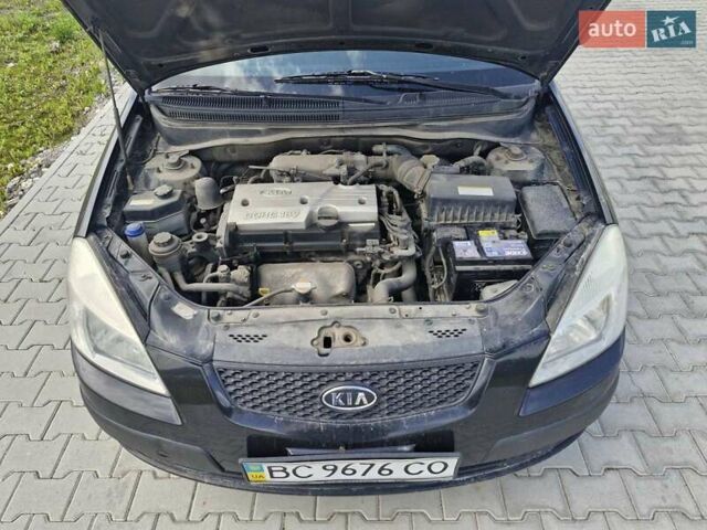 Черный Киа Рио, объемом двигателя 1.4 л и пробегом 184 тыс. км за 4500 $, фото 3 на Automoto.ua