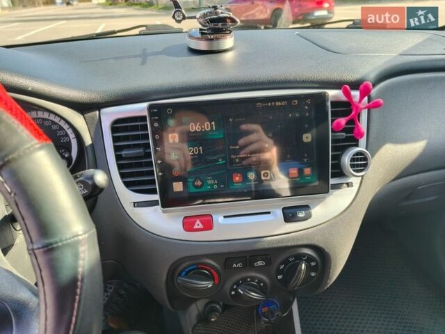 Черный Киа Рио, объемом двигателя 1.4 л и пробегом 187 тыс. км за 4300 $, фото 6 на Automoto.ua