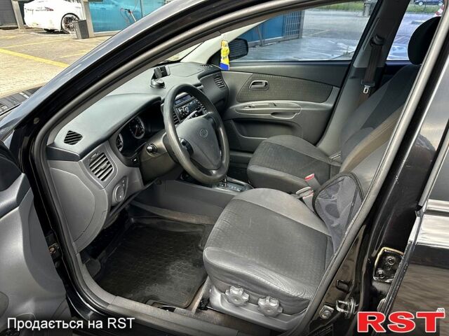 Черный Киа Рио, объемом двигателя 1.4 л и пробегом 250 тыс. км за 4999 $, фото 8 на Automoto.ua