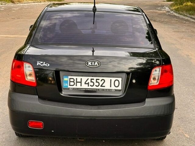 Чорний Кіа Ріо, об'ємом двигуна 1.4 л та пробігом 252 тис. км за 4750 $, фото 4 на Automoto.ua
