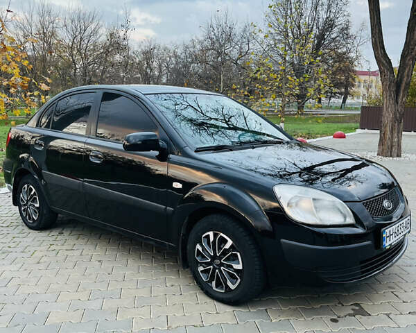 Черный Киа Рио, объемом двигателя 1.4 л и пробегом 297 тыс. км за 3999 $, фото 15 на Automoto.ua