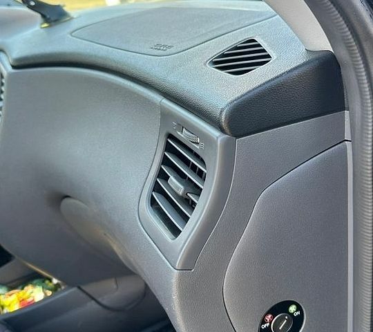 Черный Киа Рио, объемом двигателя 1.4 л и пробегом 213 тыс. км за 5700 $, фото 18 на Automoto.ua