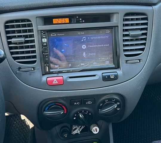 Черный Киа Рио, объемом двигателя 1.4 л и пробегом 213 тыс. км за 5700 $, фото 11 на Automoto.ua