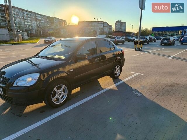 Черный Киа Рио, объемом двигателя 1.4 л и пробегом 187 тыс. км за 4200 $, фото 3 на Automoto.ua