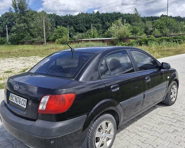 Черный Киа Рио, объемом двигателя 1.4 л и пробегом 184 тыс. км за 4500 $, фото 6 на Automoto.ua
