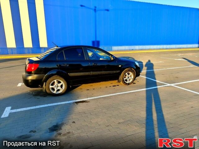 Черный Киа Рио, объемом двигателя 1.4 л и пробегом 187 тыс. км за 4200 $, фото 2 на Automoto.ua