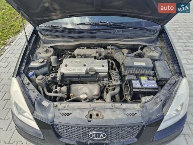 Черный Киа Рио, объемом двигателя 1.4 л и пробегом 184 тыс. км за 4500 $, фото 4 на Automoto.ua