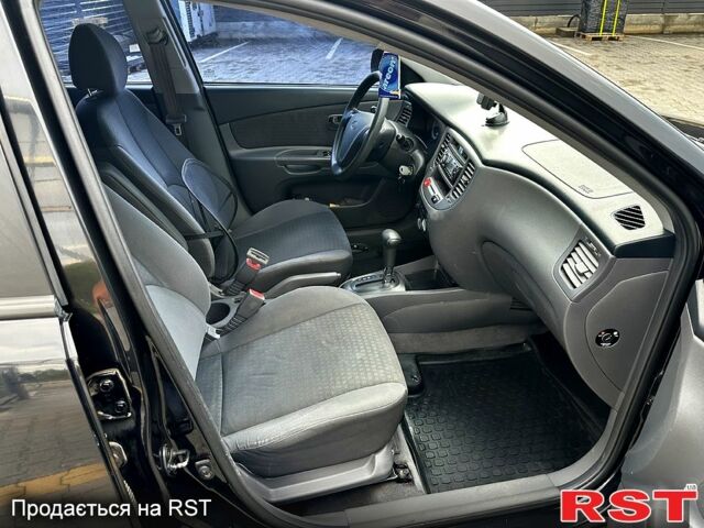 Черный Киа Рио, объемом двигателя 1.4 л и пробегом 250 тыс. км за 4999 $, фото 9 на Automoto.ua