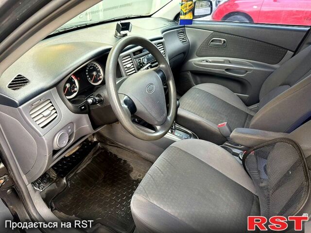 Черный Киа Рио, объемом двигателя 1.4 л и пробегом 252 тыс. км за 3600 $, фото 8 на Automoto.ua