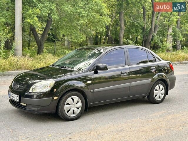 Чорний Кіа Ріо, об'ємом двигуна 1.4 л та пробігом 252 тис. км за 4750 $, фото 2 на Automoto.ua