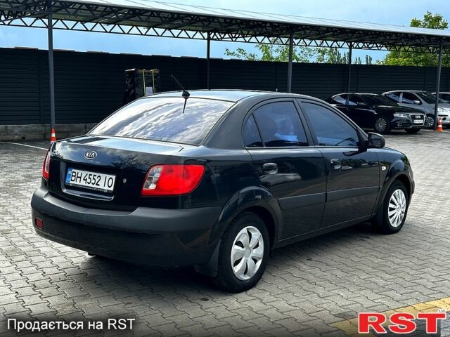 Черный Киа Рио, объемом двигателя 1.4 л и пробегом 250 тыс. км за 4999 $, фото 3 на Automoto.ua