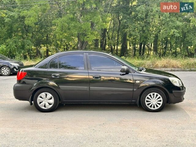 Чорний Кіа Ріо, об'ємом двигуна 1.4 л та пробігом 252 тис. км за 4750 $, фото 12 на Automoto.ua