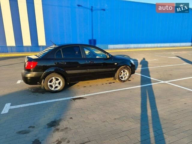 Черный Киа Рио, объемом двигателя 1.4 л и пробегом 187 тыс. км за 4200 $, фото 1 на Automoto.ua
