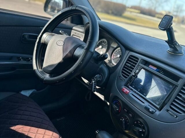Чорний Кіа Ріо, об'ємом двигуна 1.4 л та пробігом 213 тис. км за 5100 $, фото 26 на Automoto.ua