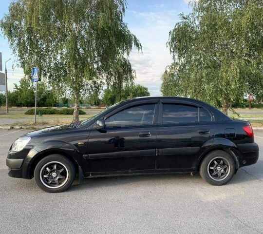 Черный Киа Рио, объемом двигателя 1.4 л и пробегом 210 тыс. км за 4400 $, фото 2 на Automoto.ua