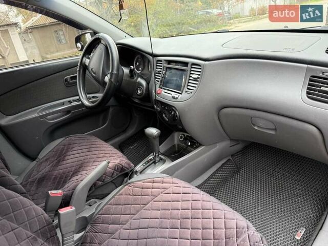 Чорний Кіа Ріо, об'ємом двигуна 1.4 л та пробігом 200 тис. км за 5000 $, фото 7 на Automoto.ua