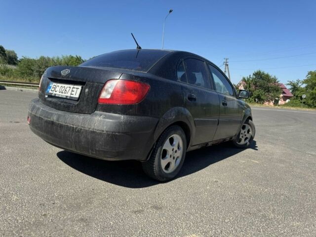Черный Киа Рио, объемом двигателя 1.4 л и пробегом 200 тыс. км за 3400 $, фото 3 на Automoto.ua