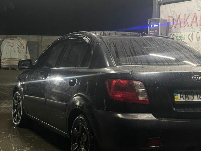 Черный Киа Рио, объемом двигателя 1.4 л и пробегом 378 тыс. км за 2650 $, фото 7 на Automoto.ua