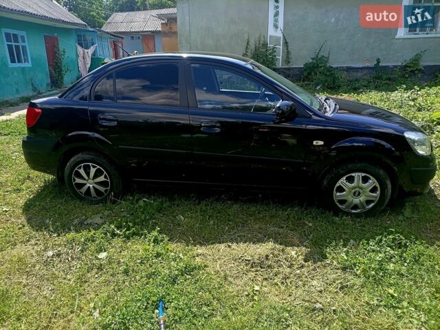 Черный Киа Рио, объемом двигателя 1.4 л и пробегом 350 тыс. км за 3100 $, фото 6 на Automoto.ua