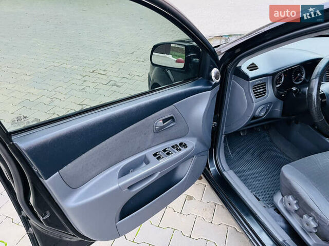 Черный Киа Рио, объемом двигателя 1.4 л и пробегом 297 тыс. км за 3999 $, фото 18 на Automoto.ua