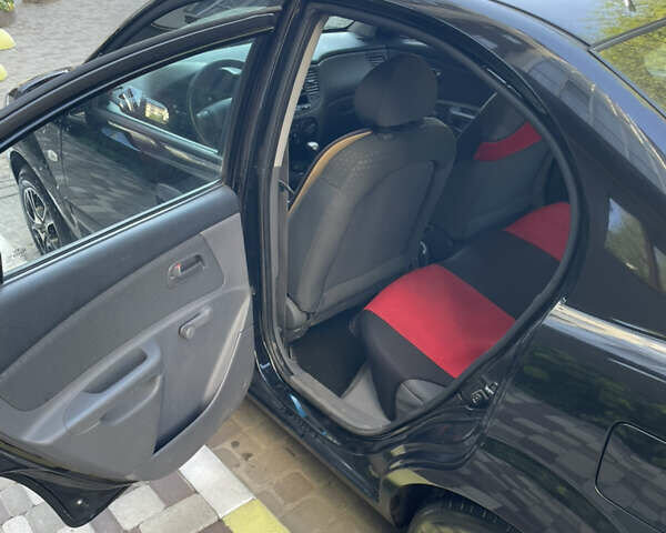 Черный Киа Рио, объемом двигателя 1.4 л и пробегом 70 тыс. км за 5000 $, фото 13 на Automoto.ua