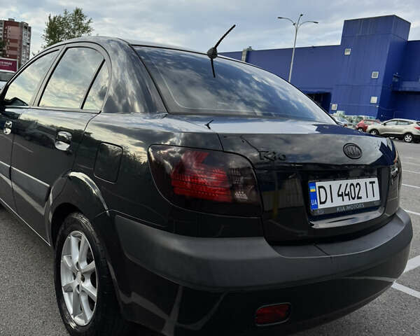 Черный Киа Рио, объемом двигателя 1.4 л и пробегом 225 тыс. км за 5000 $, фото 7 на Automoto.ua