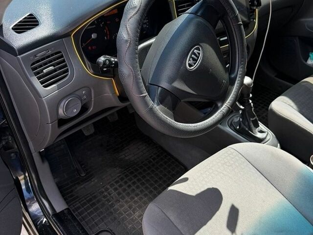 Чорний Кіа Ріо, об'ємом двигуна 1.4 л та пробігом 135 тис. км за 5500 $, фото 14 на Automoto.ua