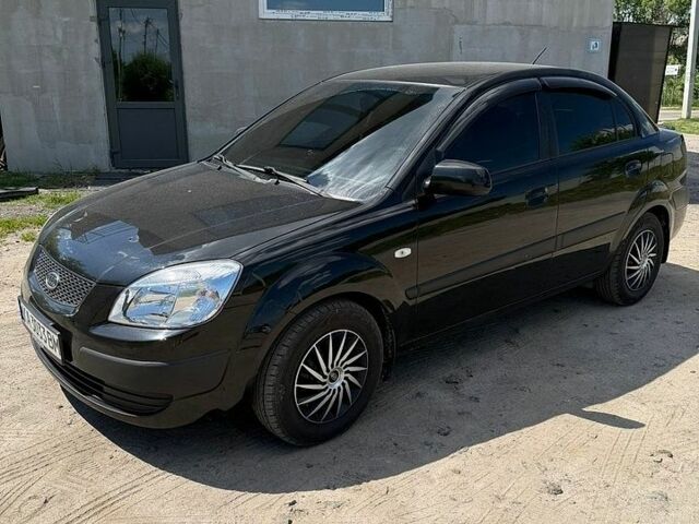 Чорний Кіа Ріо, об'ємом двигуна 1.4 л та пробігом 135 тис. км за 5500 $, фото 3 на Automoto.ua