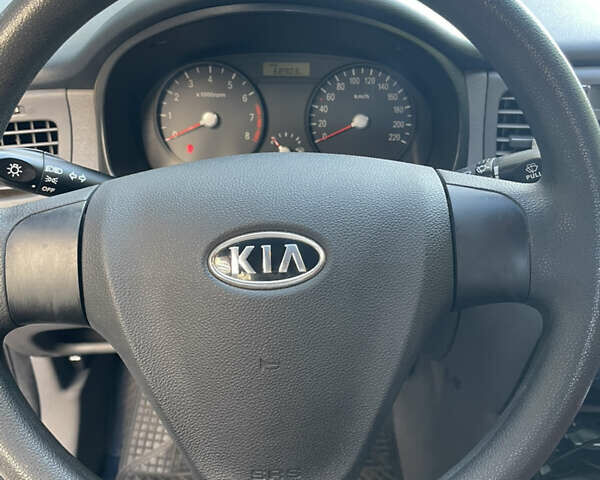 Черный Киа Рио, объемом двигателя 1.4 л и пробегом 70 тыс. км за 5000 $, фото 7 на Automoto.ua