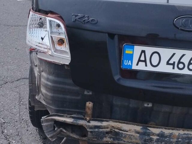 Чорний Кіа Ріо, об'ємом двигуна 1.4 л та пробігом 140 тис. км за 1200 $, фото 3 на Automoto.ua