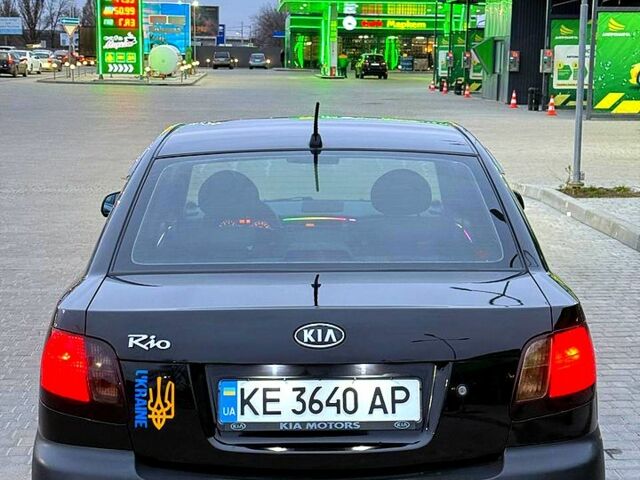 Чорний Кіа Ріо, об'ємом двигуна 1.4 л та пробігом 230 тис. км за 5800 $, фото 5 на Automoto.ua