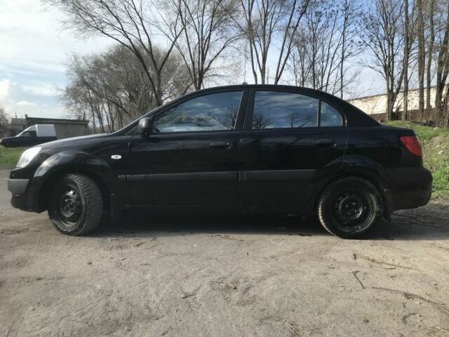 Чорний Кіа Ріо, об'ємом двигуна 1.4 л та пробігом 240 тис. км за 4600 $, фото 7 на Automoto.ua