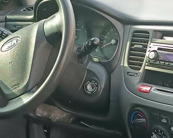 Черный Киа Рио, объемом двигателя 1.4 л и пробегом 196 тыс. км за 4800 $, фото 5 на Automoto.ua